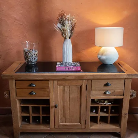 Hébergement de vacances Maison Pure Canigou Spacious Authentic In Historic Le Chateau Near Perpignan Montalba-le-Chateau